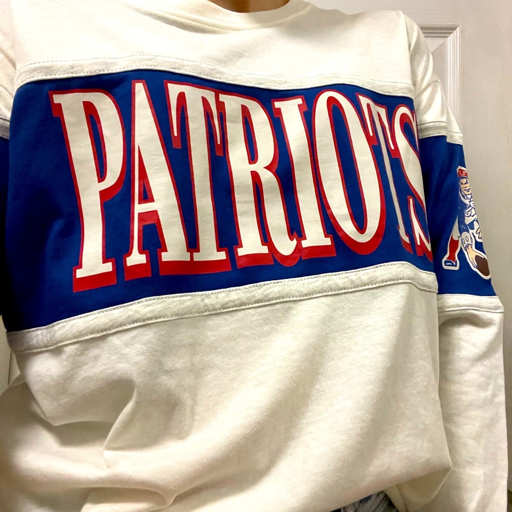 Women’s New England Patriots long-sleeve shirt. Never worn!
